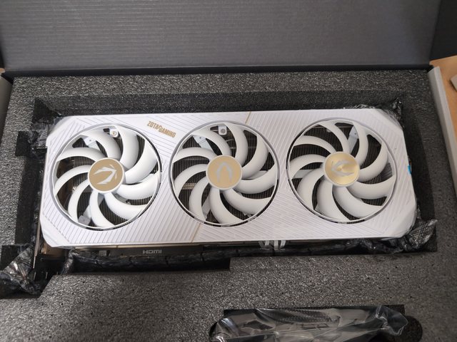 GPU: ZOTAC RTX 5090 SOLID OC White